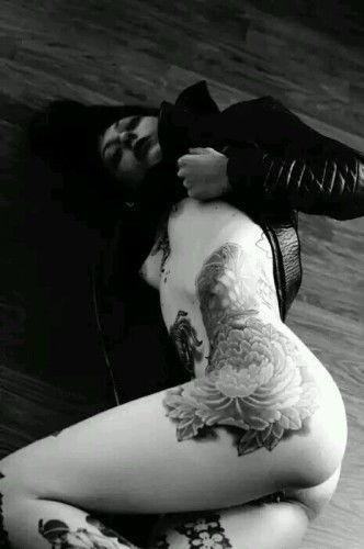 纹身美女吃瓜视频,揭秘网红幕后生活