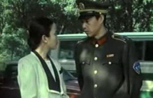 吃瓜视频穿警服那个女的叫啥,揭秘“吃瓜视频”中神秘女子的真实身份