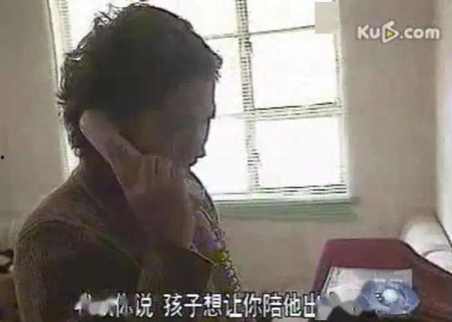 姐姐醉酒弟弟吃瓜视频,弟弟吃瓜围观，一场家庭欢乐喜剧上演