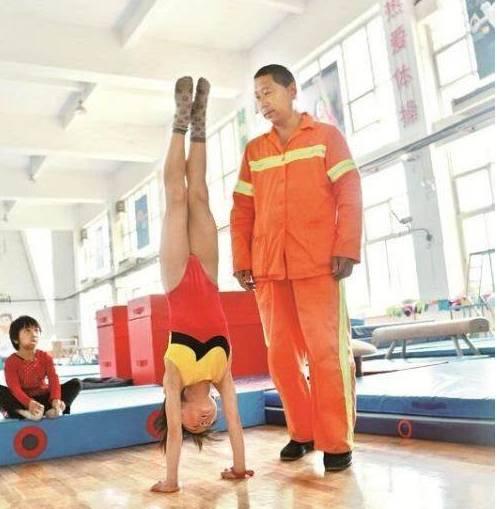 吃瓜唱歌在里面做体操的视频,趣味视频带你领略多元才艺