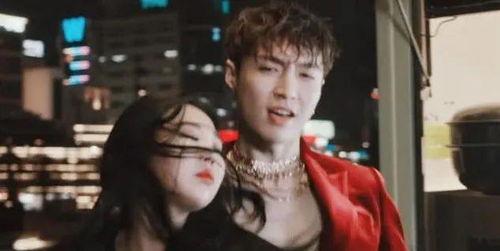 女音乐人吃瓜视频在线观看,吃瓜视频在线观看引发热议