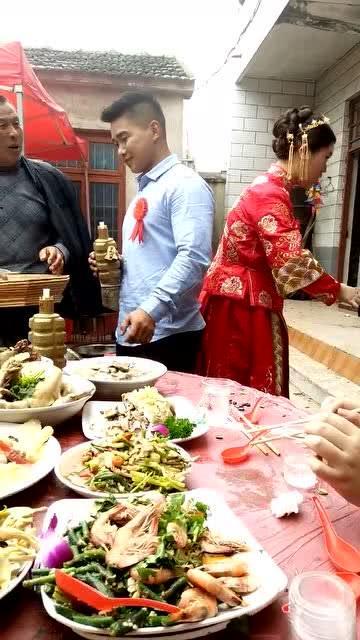 吃瓜新人敬酒视频下载,新晋酒桌达人！